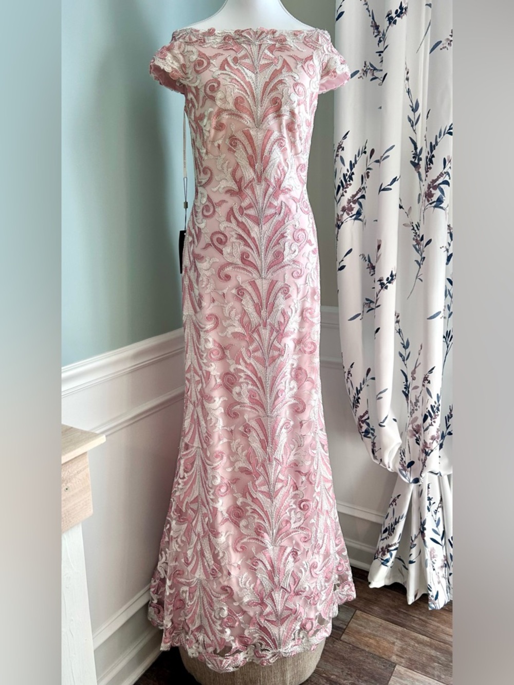 Tadashi Shoji Pink and White Embroidered Dress Size 2 Originally $508